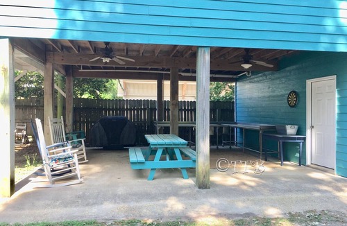 Fairhope House | 3 Bedroom/2 Bath Cottage with Pier on Mobile Bay. Two separate guest areas