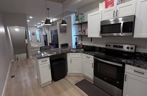 Downtown Baltimore House | 3-bedroom house in fabulous Baltimore with lot of space.
