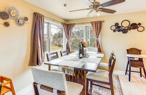 Sinking Spring House | 3 Mi to Berkshire Mall: Suburban Stay w/Yard!