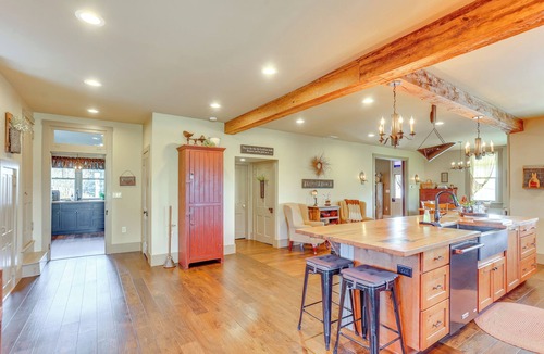 Mount Joy House | 3 Mi to Dtwn: Charming Farmhouse in Mount Joy!