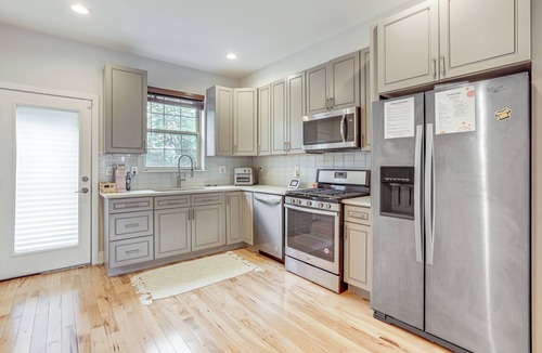 Mantua House | 3-Story Philly Townhouse 2 Mi to University City!