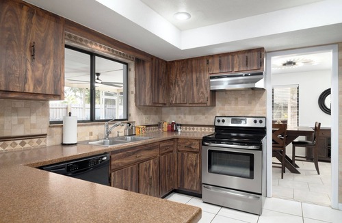Palm Harbor House | 3BR 2.5 Bath Retreat-Brand New Pickleball Court, Heated Pool, Hot Tub, Game Room
