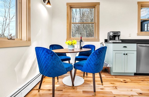 Sunday River Area House | 3mi Sunday River-swimming -Castle Lodge-Hot Tub-Sauna-Pond -EV Charger-14 pple