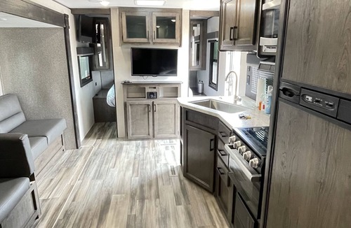 Moreno Valley House | 3RV/parking/Netflix/private/excellent location