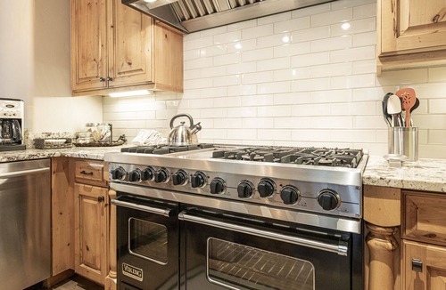 Empire Pass House | 4/4 Deer Valley Condo, Hot Tub, Pool, Ski-in/Ski-Out!