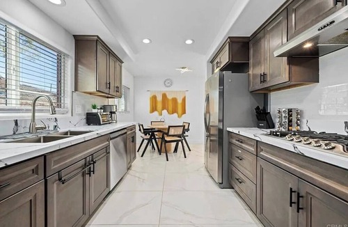 East Grove House | 4-bedroom GEM with Mountains Views w/Pool & Basketball court, Relax & Play!