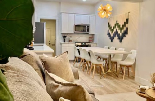 Downtown Salt Lake City House | 4 bedroom, sleep 8, 3 king beds, Downtown, walk to Trax, 10 min to airport