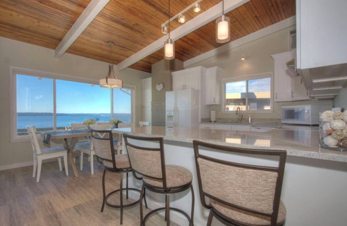 Stanwood House | 4-bedroom waterfront house near Stanwood Beach House retreat!