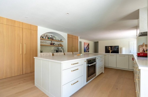 Clyde Hill House | 4 BR California Living, Heated Pool 80F, Central AC, Pet, West Bellevue, 30d+ ok