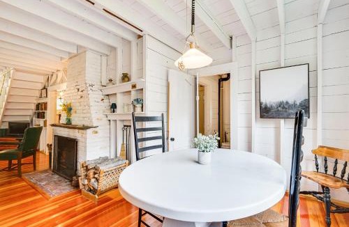 Wilmington House | 4 Mi to Lake Raponda! Secluded Family Cottage