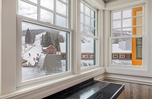 Stratton Mountain Apartment | 400 FEET TO LIFT! Stratton Slopeside Condos at The Landmark!