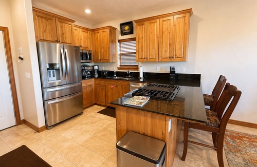 Bear Hollow Village House | 4BD Home | Private Hot Tub | Minutes to Slopes & Main St