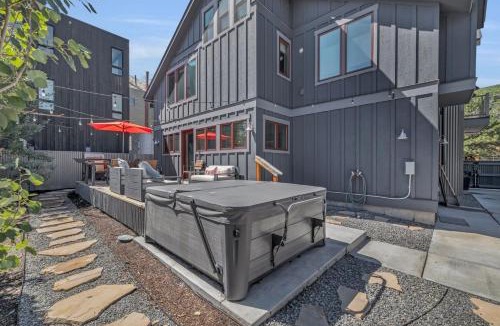 North Park City House | 4BDR Downtown Home Walk to Chairlifts