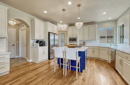 Flying Horse House | 5 MIN from USAFA. 5200 SQ FT. 1000 SQ FT Patio. 5 BR. 5 BR. 5 Fireplaces