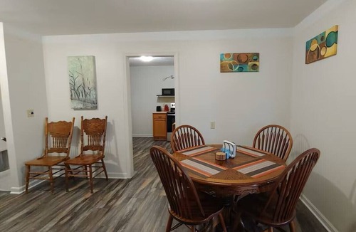 Dry Ridge Apartment | 5 Minute Drive to The Ark. Sleeps 6, located in Old Part of Town. Dry Ridge