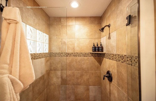 Holladay Cabin | 5BR Luxury Cabin w/Hot Tub near Canyons, Skiing & Hiking