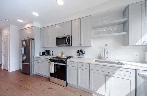 Downtown Salt Lake City Apartment | 6th fl + Amenities! Parking| Pool|HotTub|Gym|Bowl!