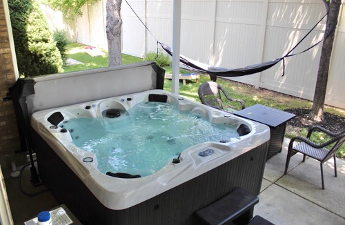 Sandy House | 7BR Retreat - Hot Tub Fire Pit 2 King Suites Near SLC