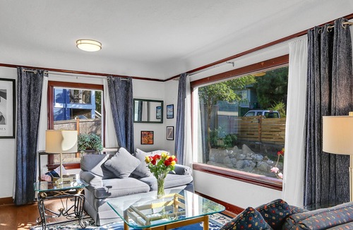 Maple Leaf Apartment | 8 minute walk from the light rail station to your front door! No car necessary!