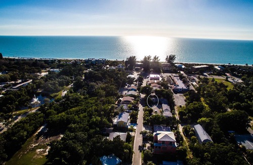 Whitney Beach Villa | ADORABLE LOW COST PRIVATE 1BR VILLA- 1.5 blocks to BEACH- at GREAT prices!!