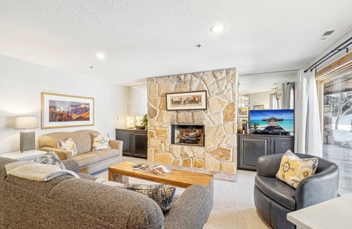 North Park City Condo | All Seasons Condo -Sleeps 6 - 2 King beds!