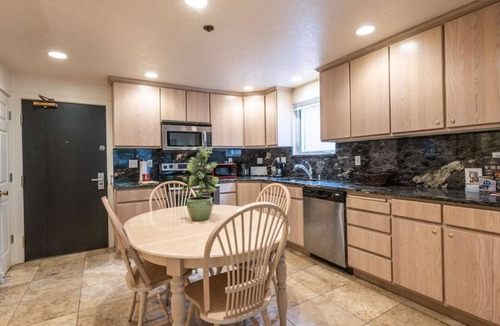 Downtown Park City Condo | Alpine chic spacious 1 Bedroom Condo Located at the top of Main Street - Cleaning fees included!