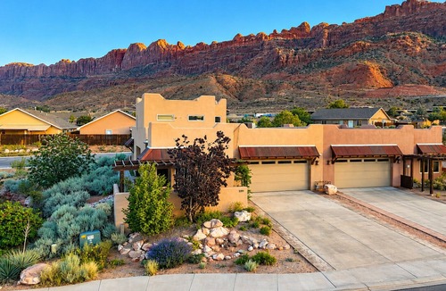 Moab South Valley House | Amazing 3 bed/3 bath:panoramic views, pool/hot tub