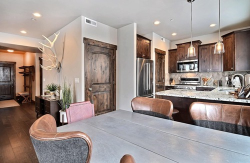 Snowbird Condo | Amazing 3BR w/New Furnishings & Hot Tub|Mins. away from Deer Valley/Park City!