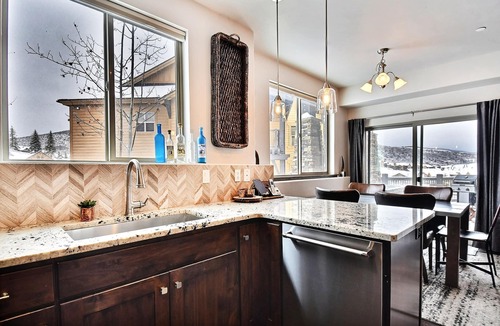 Snowbird Condo | Amazing 3BR w/New Furnishings & Hot Tub|Mins. away from Deer Valley/Park City!