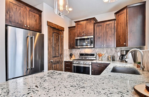 Snowbird Condo | Amazing 3BR w/New Furnishings & Hot Tub|Mins. away from Deer Valley/Park City!