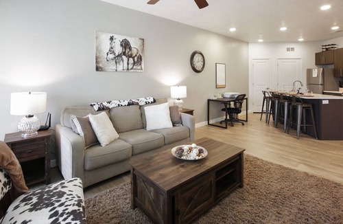 Draper Apartment | Amazing Apartment With a Hot Tub!