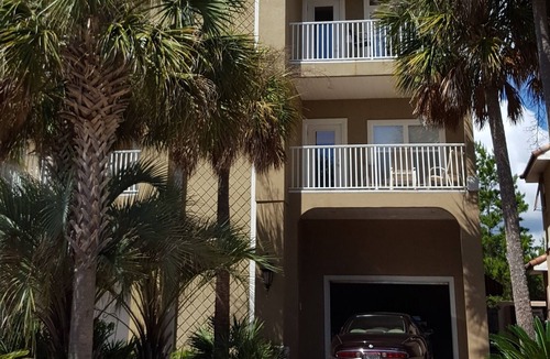 Fort Bay House | Amazing beach views!