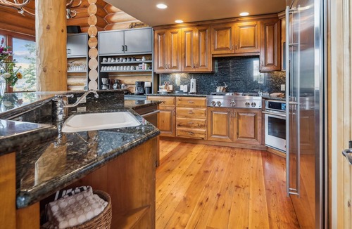 Mountain Village House | Amazing Days Lodge - 6 Bdrms, Ski-In-Ski-Out, Epic Views, Hot Tub, Firepit!