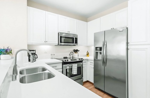 Pacific Terrace House | Amazing Location, Close 2 Seaport Village W/Gym & Parking!