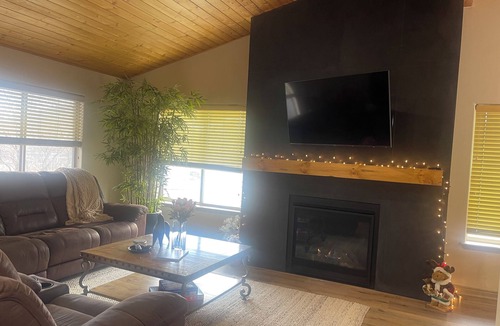 South Snyderville Basin House | Amazing location Park city 4-bed& 3 bath Fully remodeled Dec. 2025