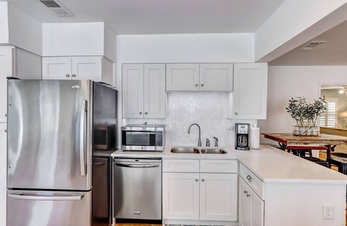 Ocean Cay House | "Amelia On My Mind" Beach house with backyard and screened porch - sleeps 8