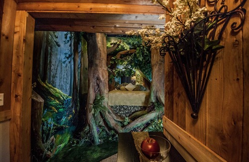 Downtown Salt Lake City Bed & Breakfast | Anniversary Inn - South Temple