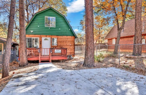 Sugarloaf House | Apres Chalet Retreat | Pet-Friendly Cottage | Hot Tub | Nature Escape