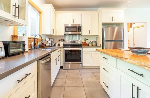 Duvall House | Artist's farm house children loft m/s Redmond, Seattle
