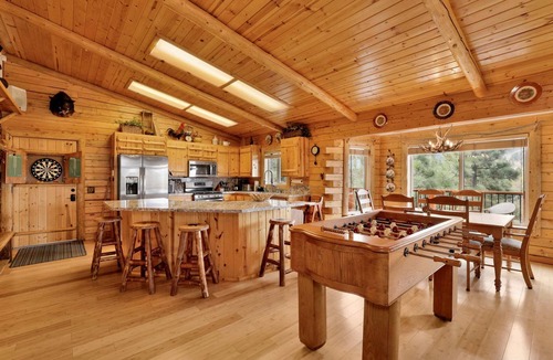 Upper Moonridge Ski Chalet | Aspen Bear Retreat | Spa, Mountain Views, Near Bear Mountain & Slopes Sleeps 8