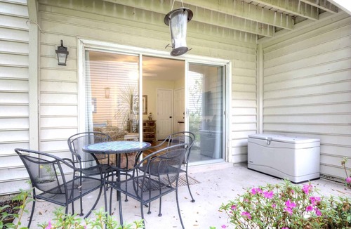 Demere Park Condo | AUGUST DEAL! GROUND FLOOR-CLOSE TO BEACH VILLAGE PIER RESTAURANTS. DOG FRIENDLY!