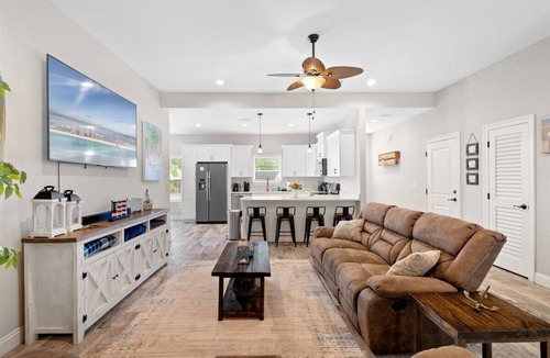 Navarre House | - August Deals - Beach Retreat with private Hot Tub & 5 min. to Navarre Beach