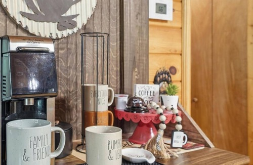 Ellijay Cabin | Autumn's Hollow | Pets Stay FREE | Sleeps 4 |