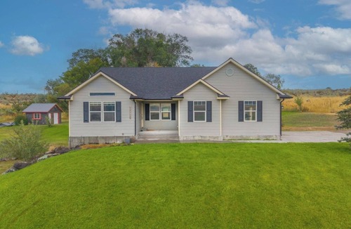 McCammon House | Awesome 6-bedroom house with rec room, fully equipped kitchen, Near Lava