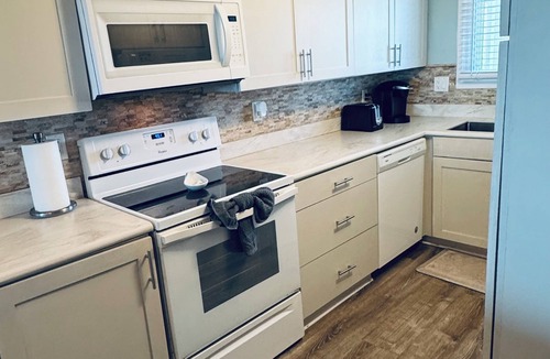 Biltmore Beach Condo | AWESOME LABOR DAY DEAL:9/5to9/12=1500 Total! 5star/Beachfront/FREE Beach Chairs!