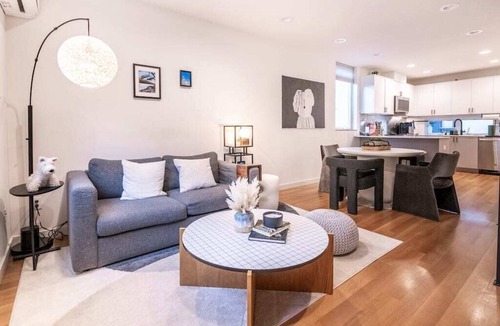 West Woodland Condo | Ballard's Pet-Friendly Mid Century Home + Rooftop Deck