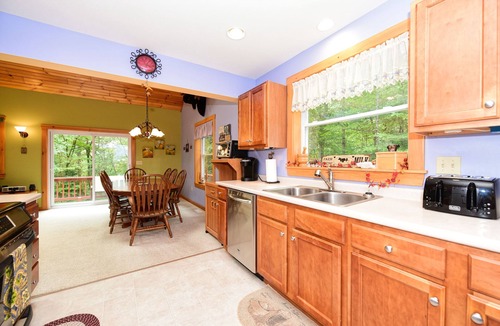 Eidelweiss Village House | Bearadise Lodge - 3 bed/2 bath Close to Beaches & North Conway - sleeps 10