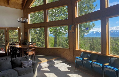 Fritz Creek House | Beautiful 2-bedroom Home: Private and Family Friendly