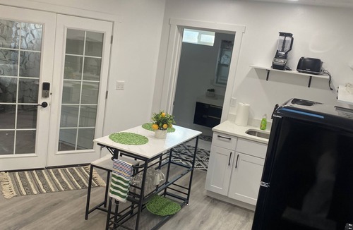 Taylorsville Apartment | Beautiful Backhouse located near by freeway, stores and SLCC