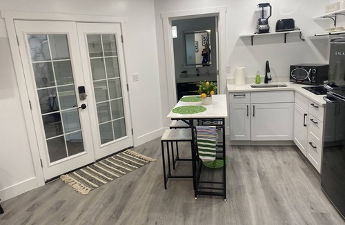 Taylorsville Apartment | Beautiful Backhouse located near by freeway, stores and SLCC